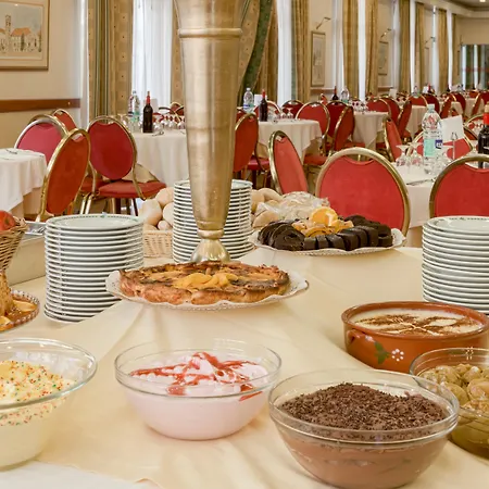Cinquentenario & Conference Center فندق فاطمة