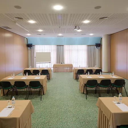 מלון Cinquentenario & Conference Center 4*