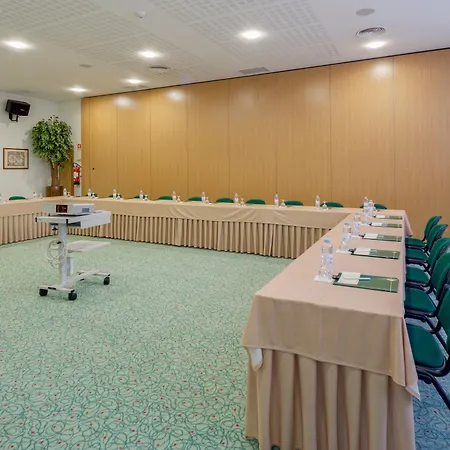 فندق Cinquentenario & Conference Center 4*
