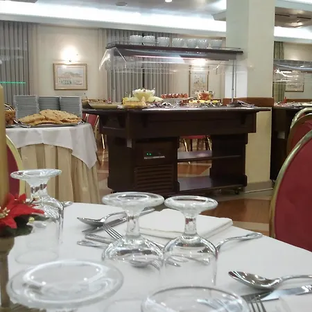 מלון Cinquentenario & Conference Center