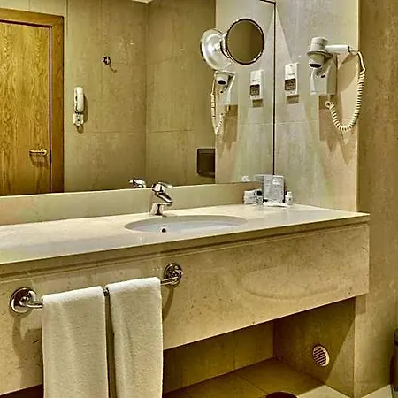 فندق Cinquentenario & Conference Center 4*