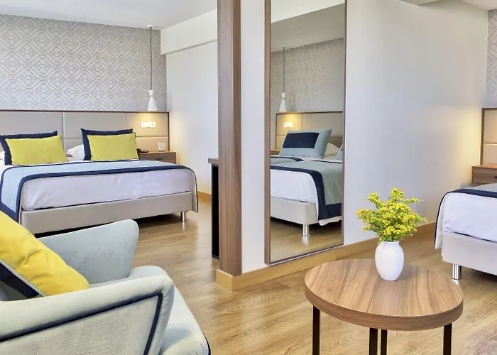 Cinquentenario & Conference Center Hotel